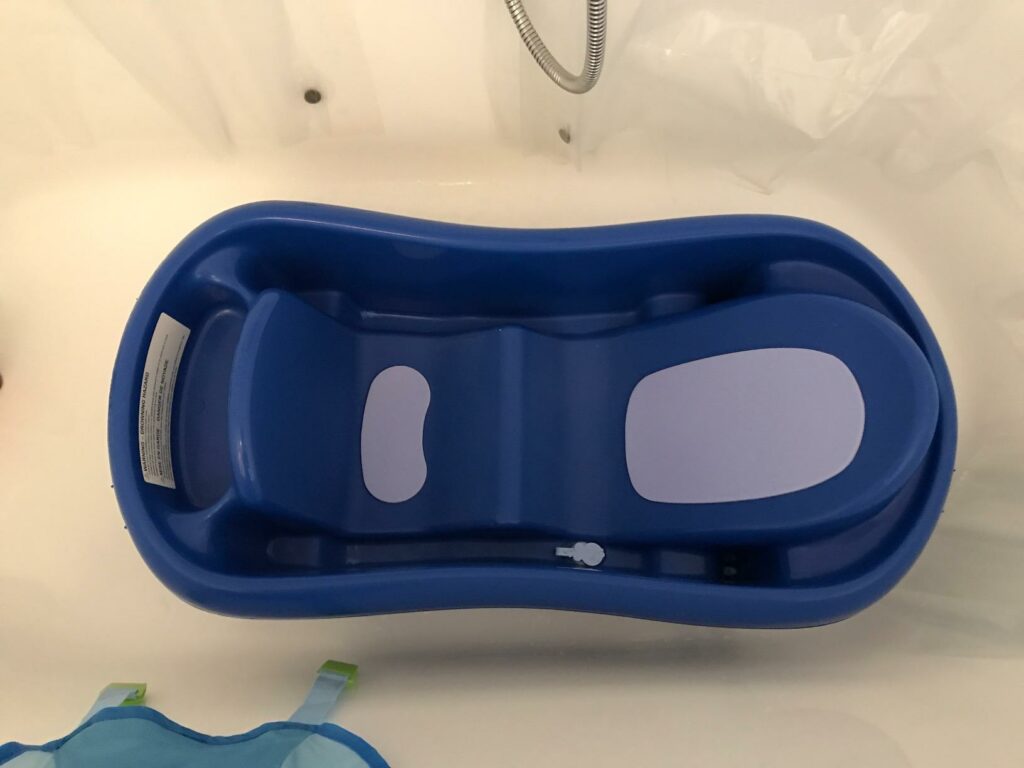 The first years sure comfort deluxe tub features a accessory holder for shampoo supportive seat for toddler included seat for infant color changing drain plug to alert if water is too hot
