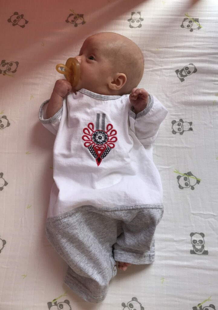 Zakopane Outfit for Newborn baby boy with Natursutten paci