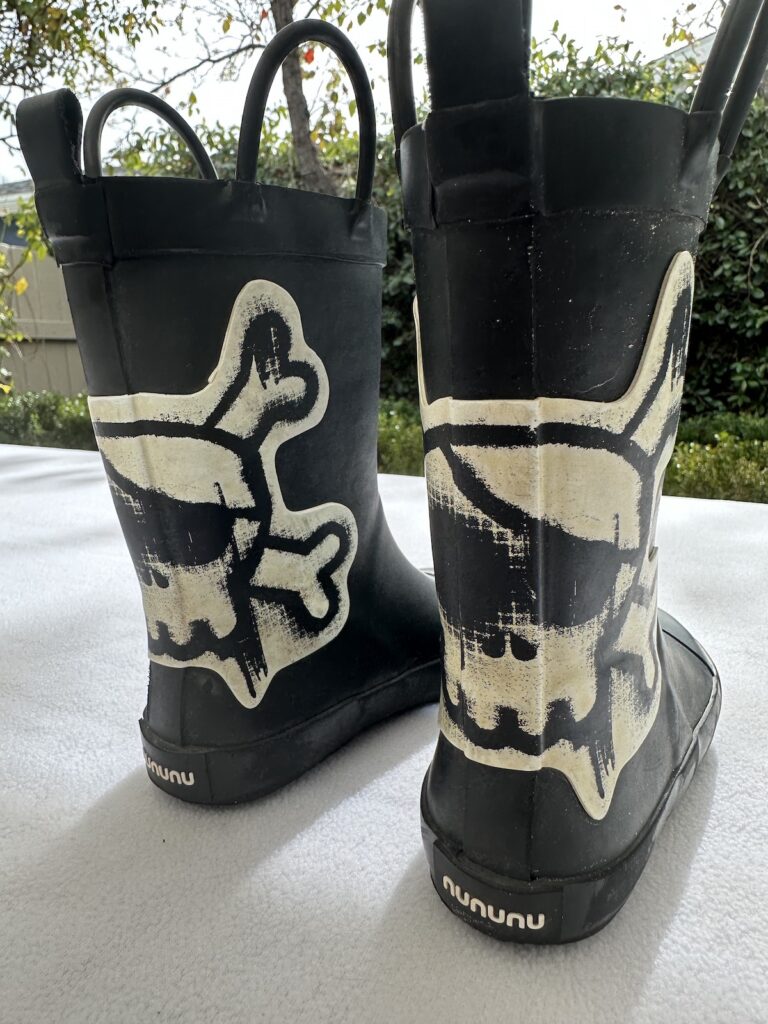 Skull on sale rubber boots