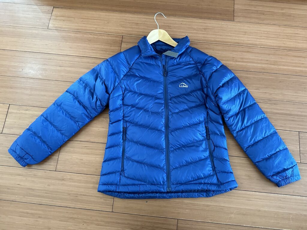 L.L. Bean Petite Ultralight 850 Down Packable Winter Coat in Ocean Blue size Short