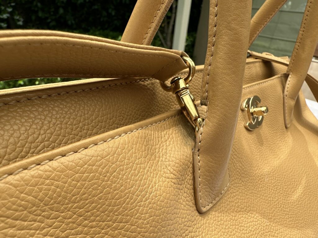 Vintage Chanel Cerf/Executive Tote! Any advice for refurbishing the  exterior? She's got some mild/moderate scuffing. : r/handbags