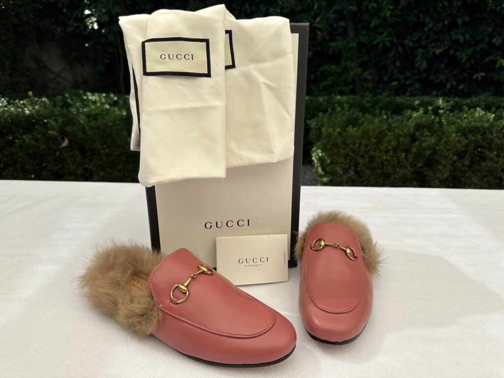 Gucci Princetown Fur Slippers Mules come in beautiful Gucci Packaging including a black and white shoe box, satin dust bags with the logo sewn on a patch care booklet too