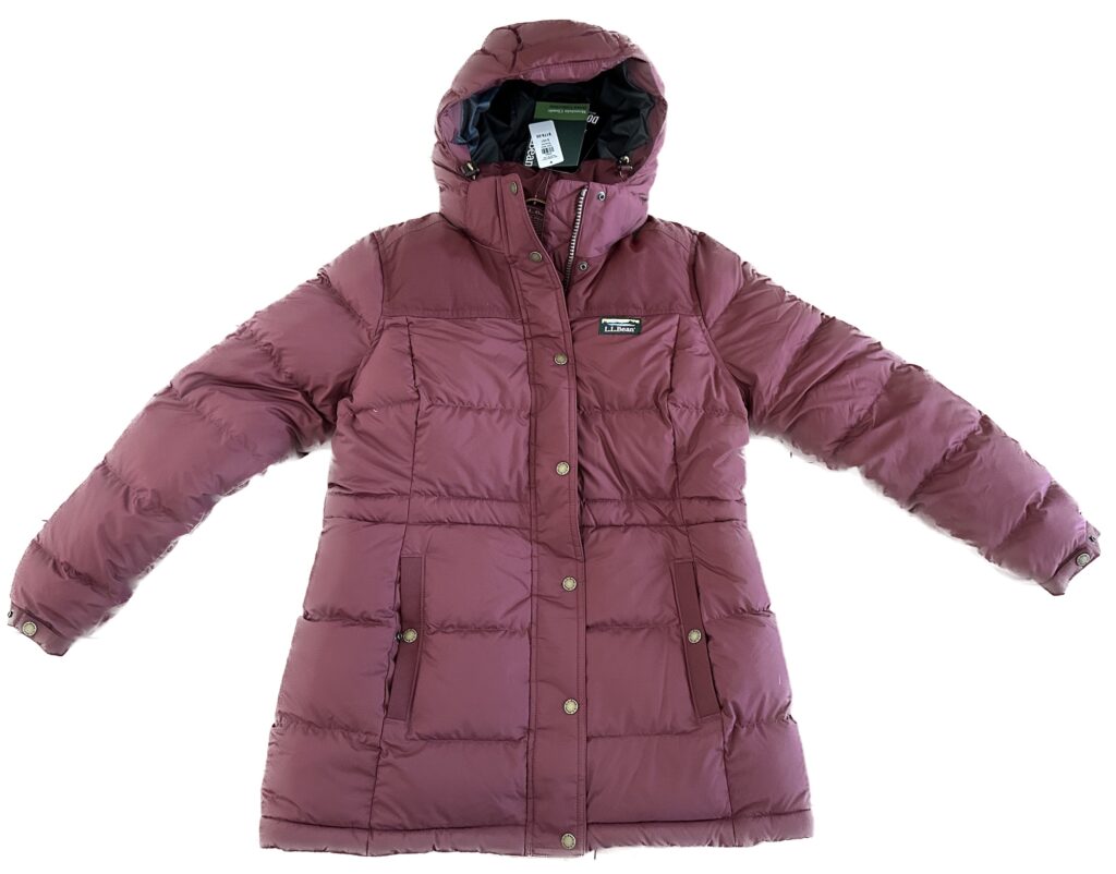 L.L. Bean Women's Mountain Classic Down Parka Puffer Coat in size PETITE / Petites / Short in Burgundy Great Warm Coat for under $200
