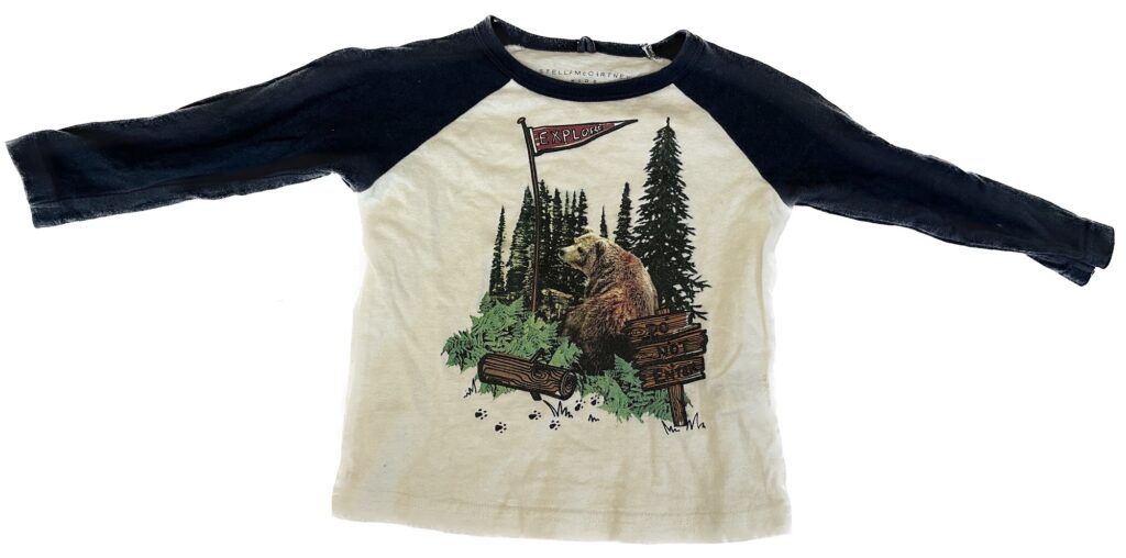 Stella McCartney Kids Baseball style shirt Explore Do Not Enter Bear in Forest Graphic Ivory with Navy size 2 Years / 24 Months
