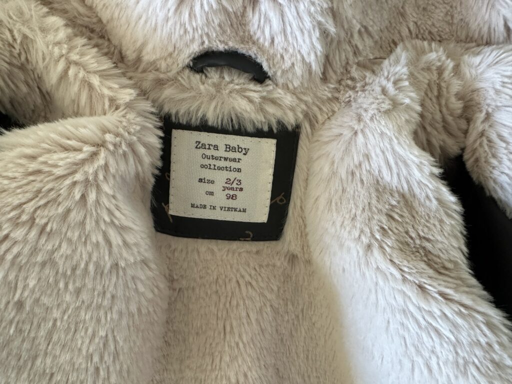 Zara Baby Outerwear Collection Faux Fur Fleece Lined Waterproof Rubberized Rain Jacket Raincoat in size 2/3 96 cm